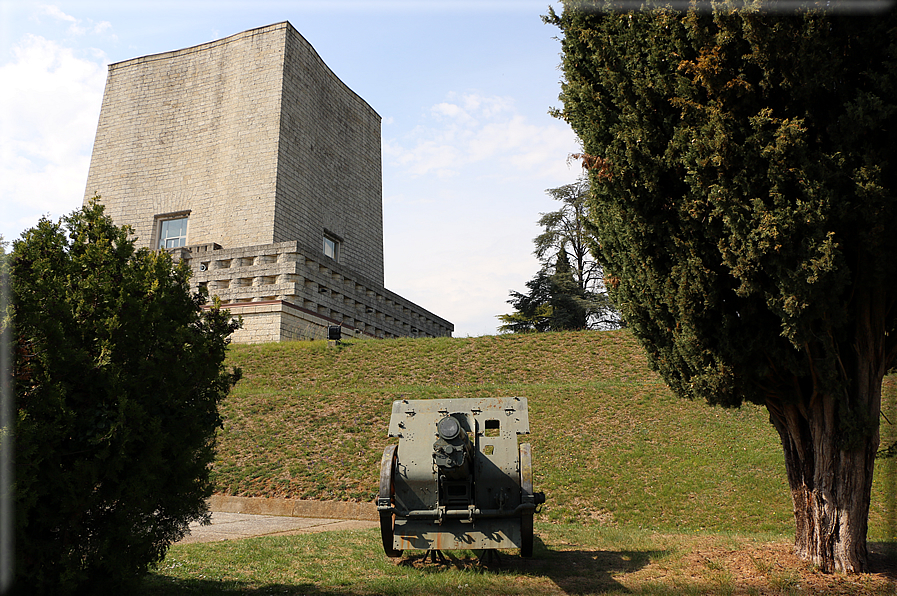 foto Sacrario del Montello